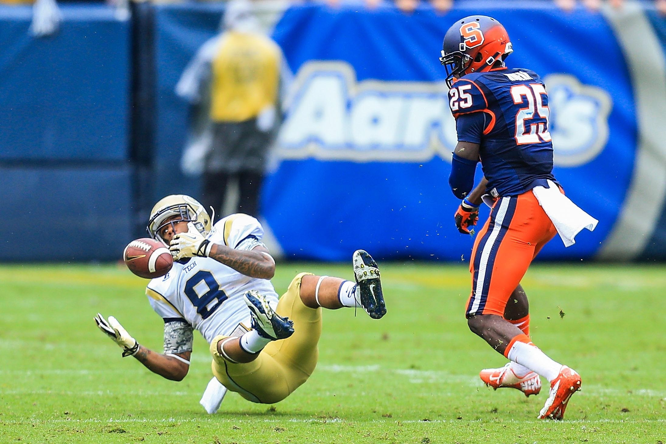 Louis Young (8) breaks up a pass intended for Syracuse Orange wide receiver Jeremiah Kobena (25). Mandatory Credit: Daniel Shirey-USA TODAY Sports