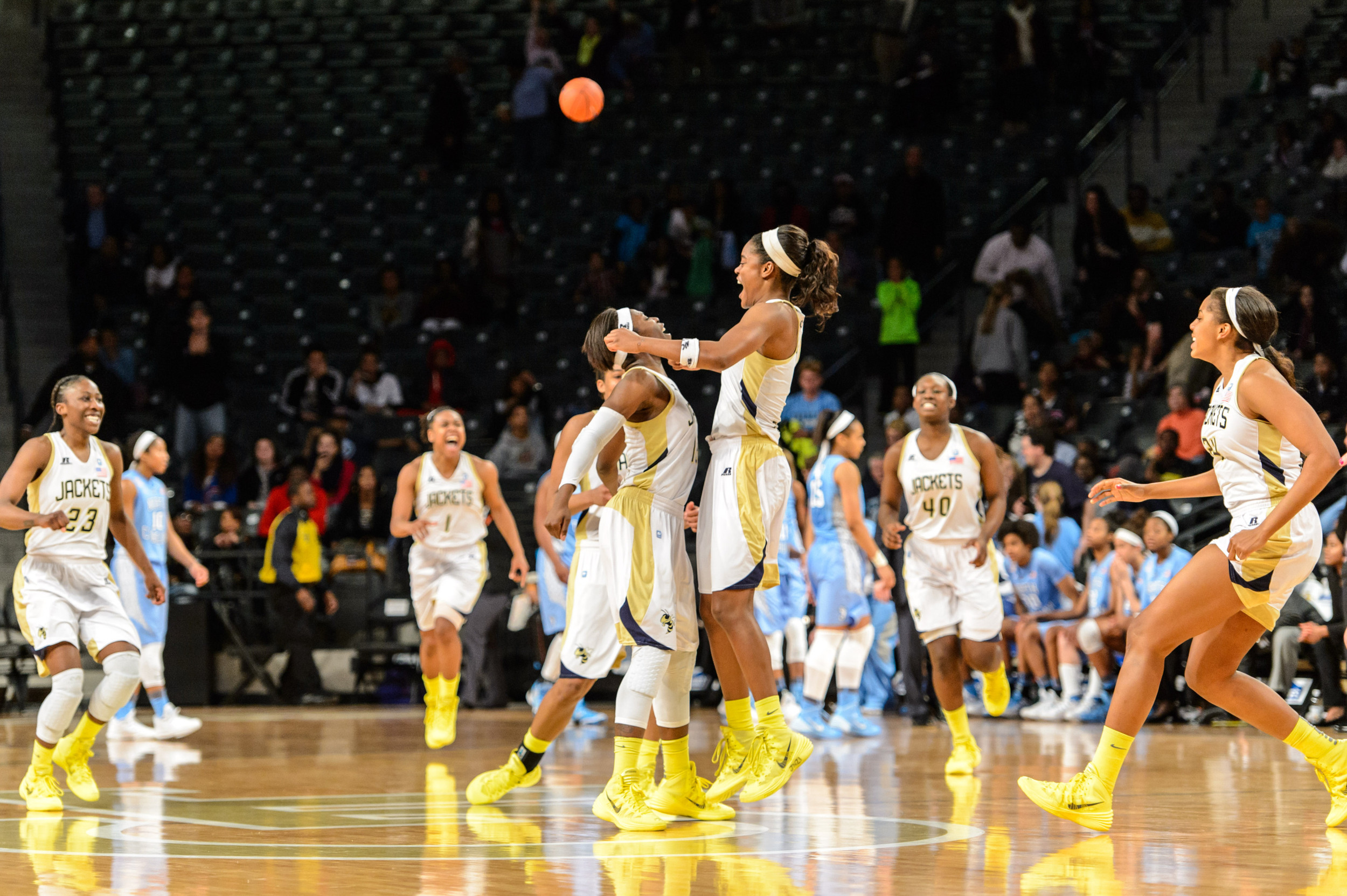 The team celebrates the upset over #13 UNC