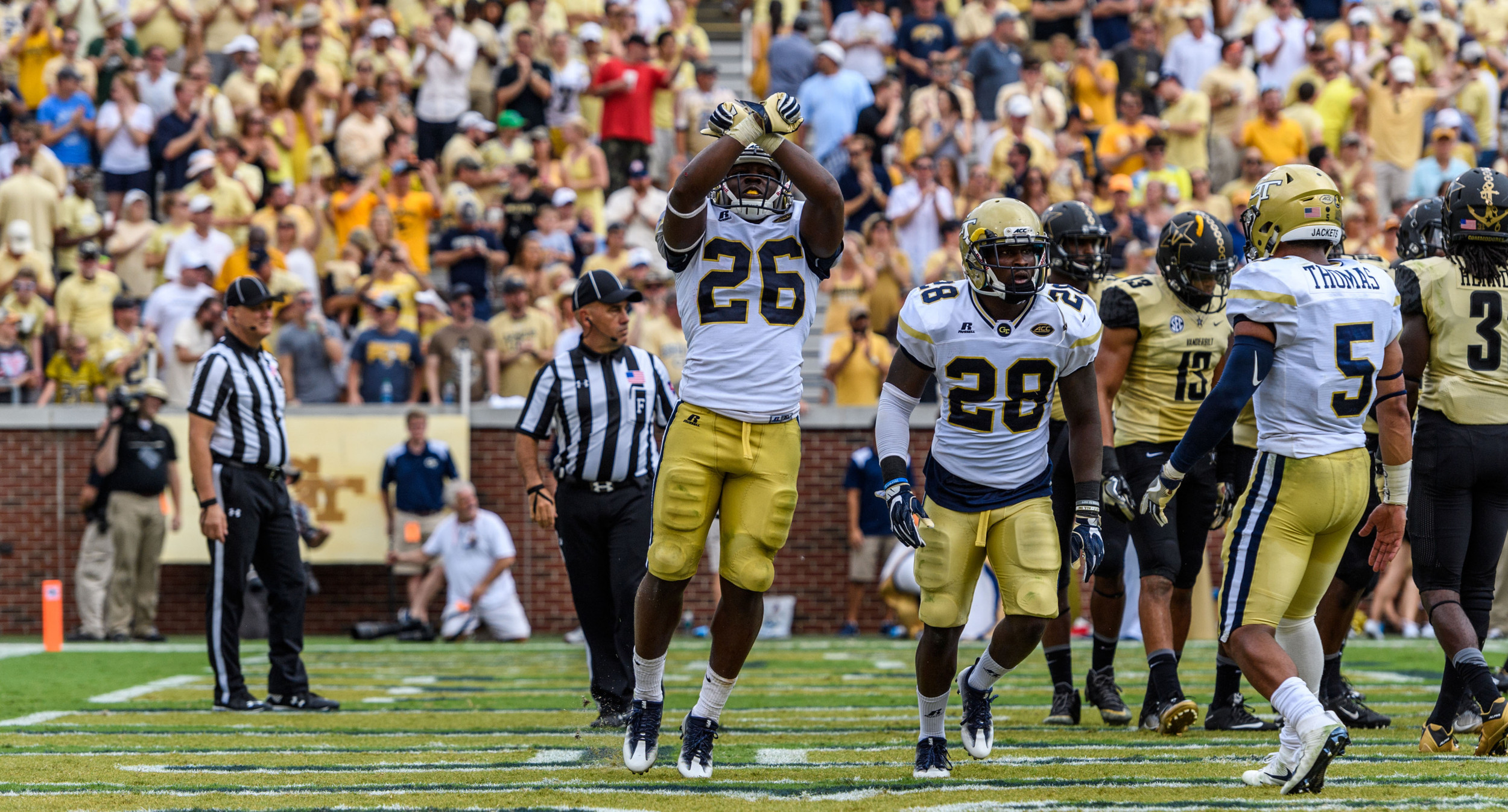 J.J. Green (28), Dedrick Mills (26), Justin Thomas (5)
