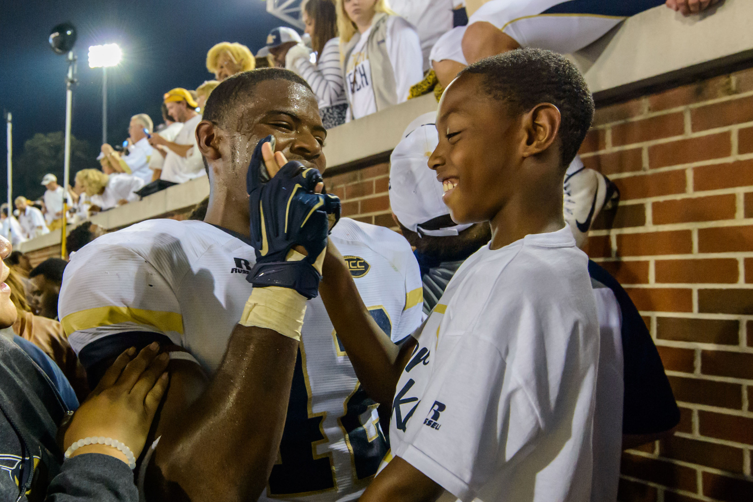KeShun Freeman (42) and his little brother Landon share a moment after the upset victory