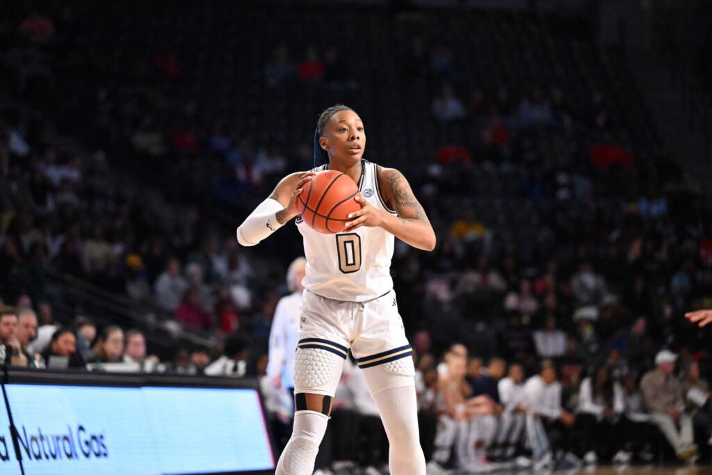 Women's Basketball- Zoe Smith