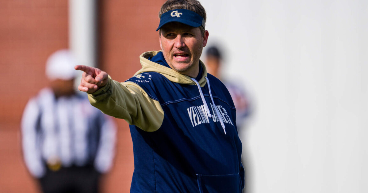 Faulkner Among 15 Broyles Award Semifinalists