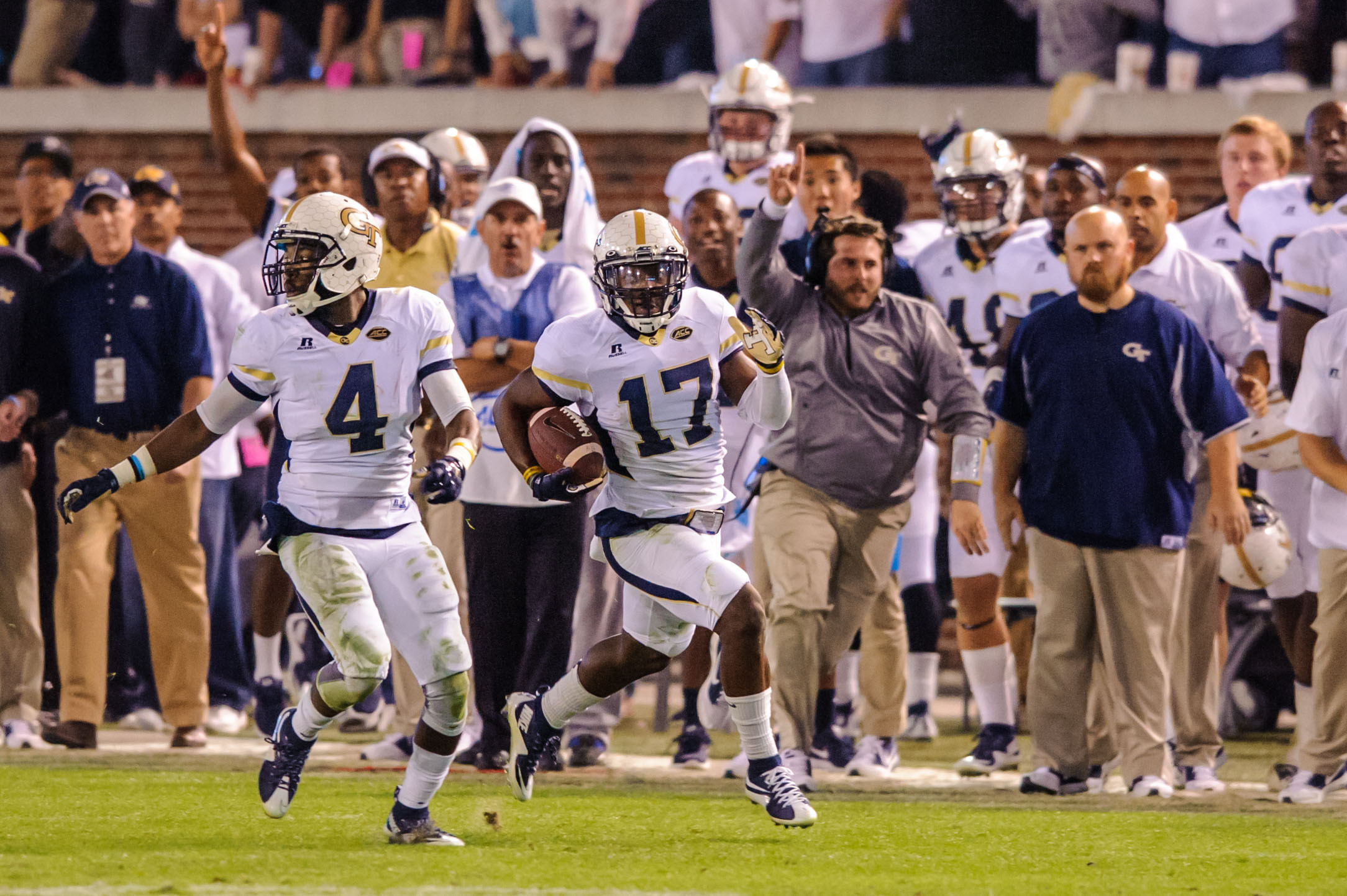 Lance Austin (17), Jamal Golden (4)