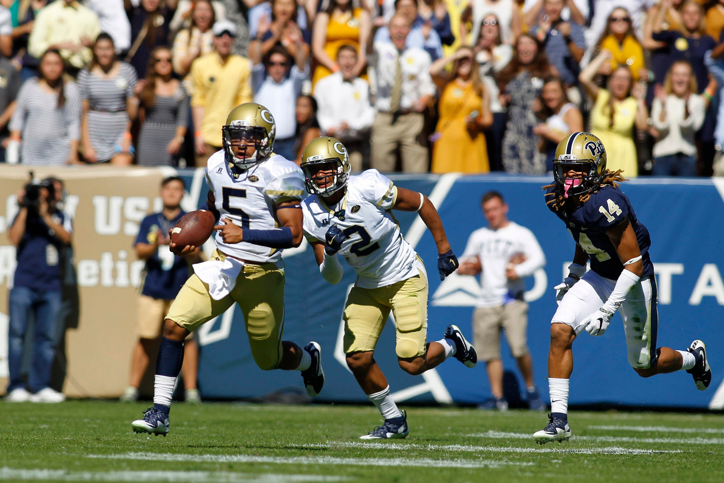 Yellow Jackets quarterback Justin Thomas (5) Brett Davis-USA TODAY Sports