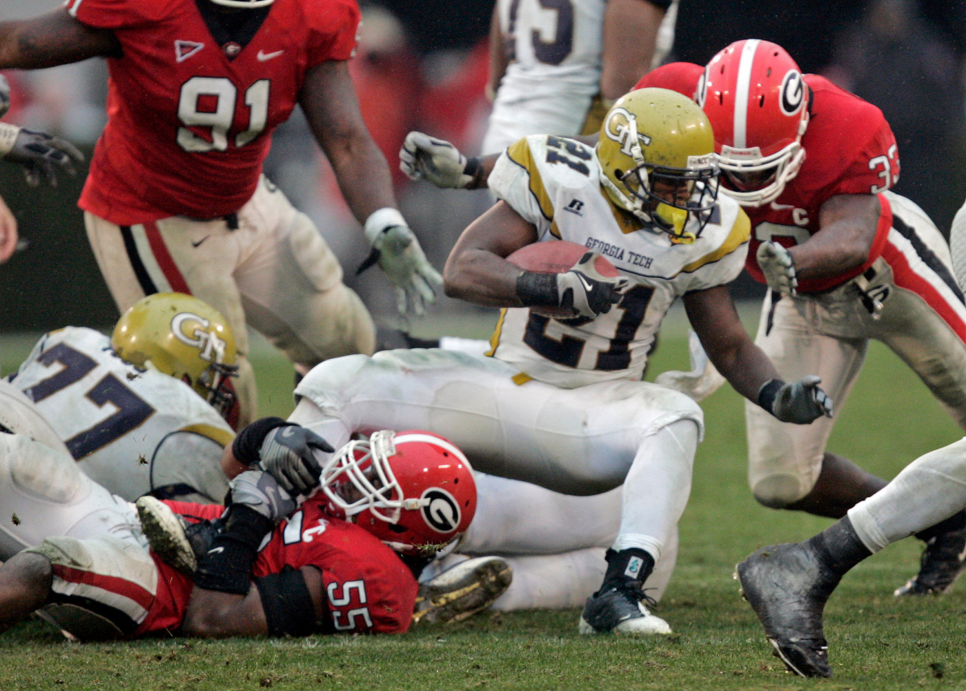 Jonathan Dwyer struggles for extra yardage as Georgia defenders Jeremy Lomax and Dannell Ellerbe hang on in the fourth quarter in Athens, Ga., , Saturday Nov. 29, 2008. Tech won 45-42. (AP Photo/John Bazemore)