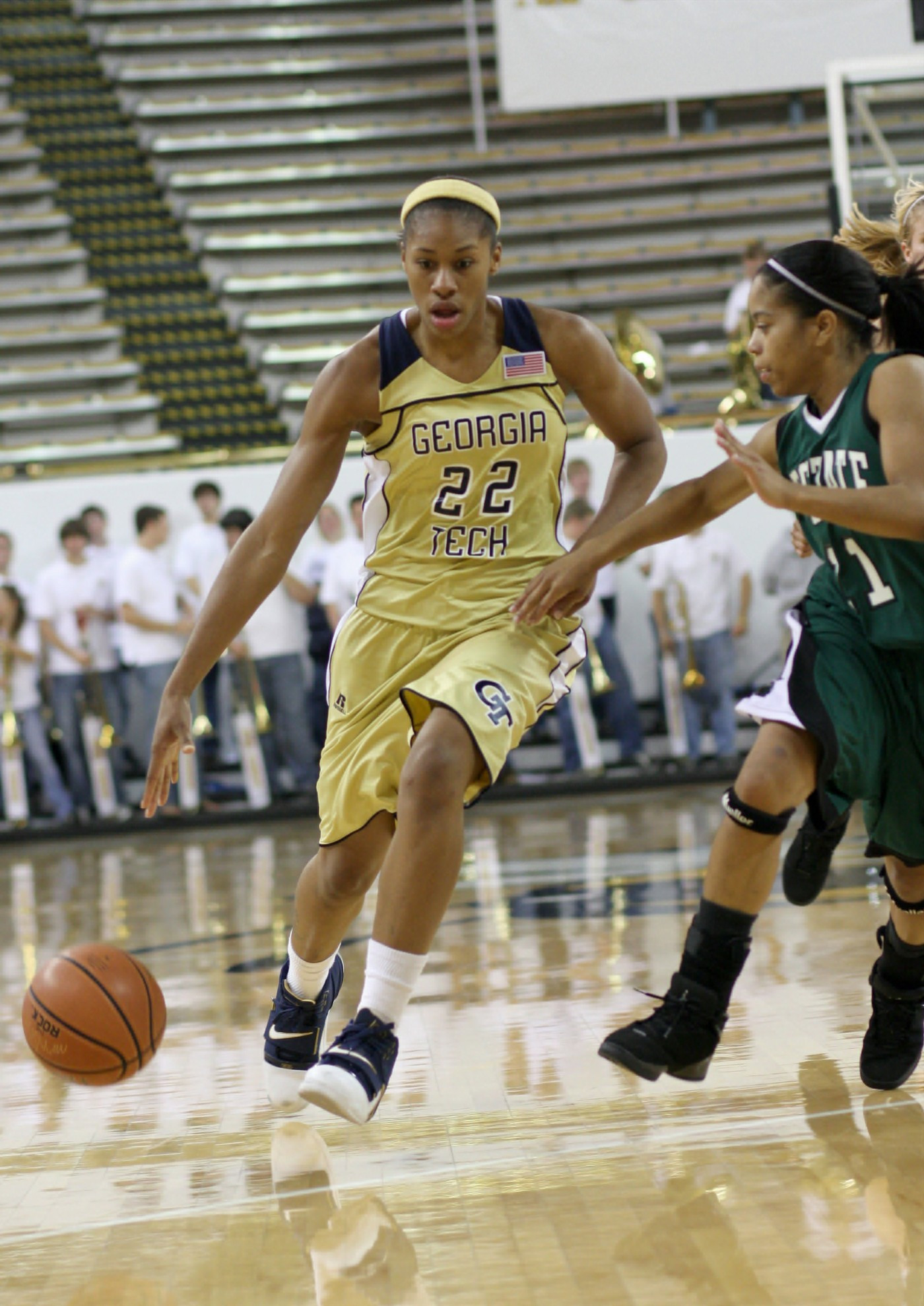 Alex Montgomery driving to the basket