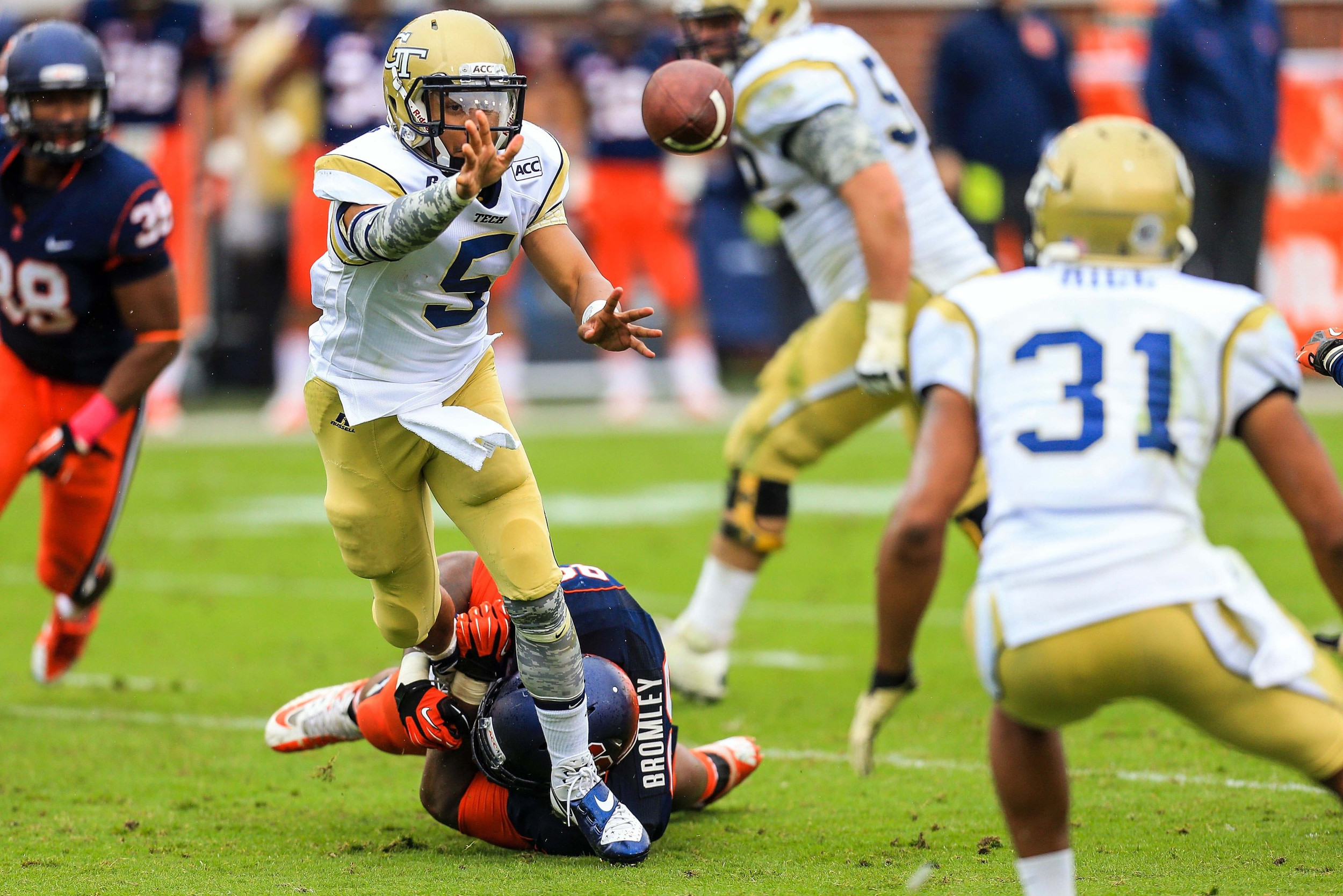 Justin Thomas (5) pitches the ball in the second half. Mandatory Credit: Daniel Shirey-USA TODAY Sports