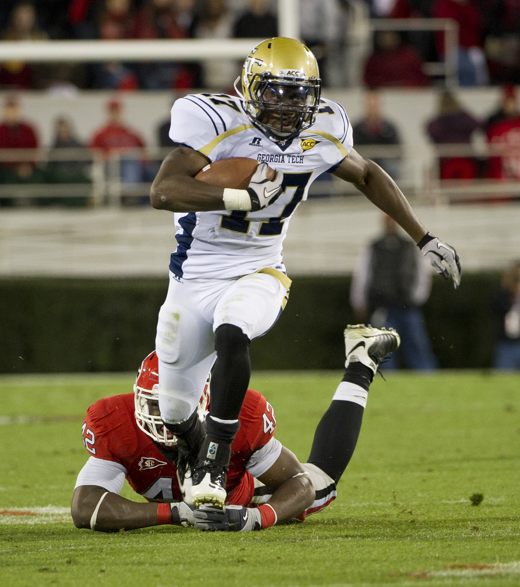 Georgia Tech running back Orwin Smith (17) slips past the grasp of Georgia linebacker Cory Campbell (42). (AP Photo/Rich Addicks)