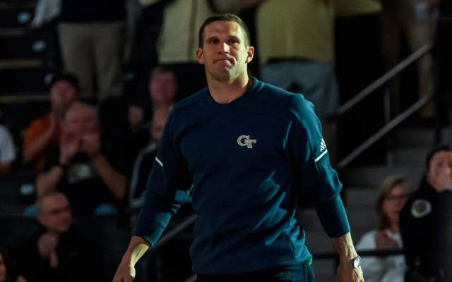 Yellow Jackets Down Tar Heels, 41-24